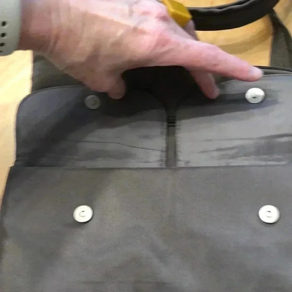 Travelon nylon multi pocketed crossbody bag - Picture 3 of 7